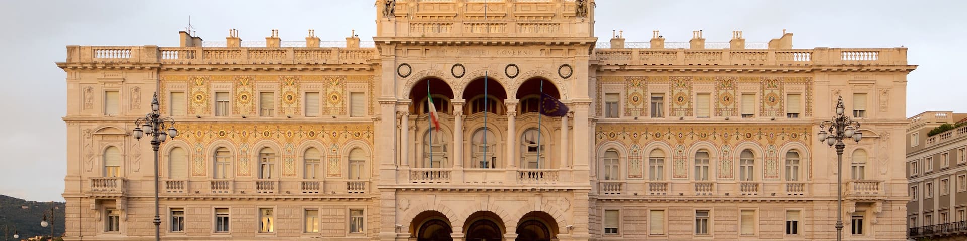 Piazza dell\'Unita showing an administrative buidling, a square or plaza and general coastal views