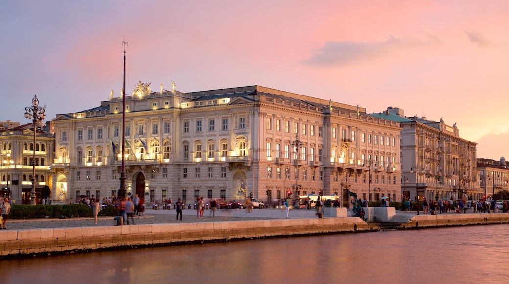 Piazza dell\'Unita featuring heritage architecture, general coastal views and a sunset