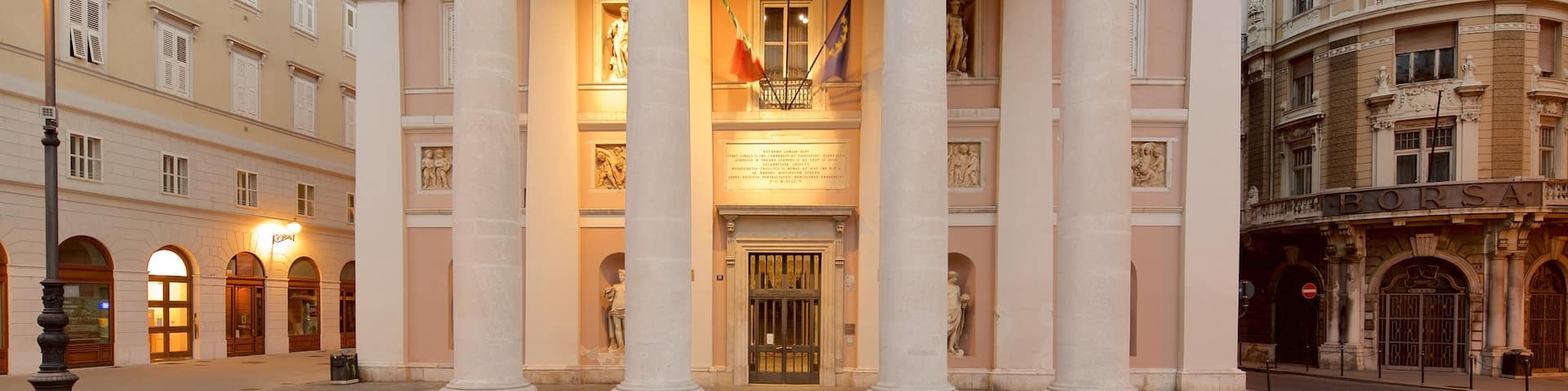 Trieste Provinz welches beinhaltet Sonnenuntergang und historische Architektur