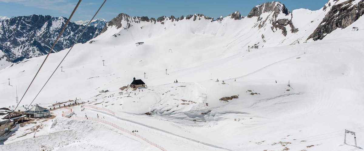 Zugspitze mostrando nieve y montañas