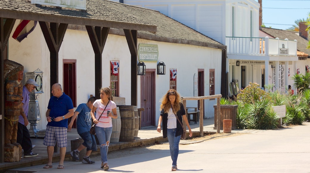 Parque estatal Old Town San Diego y también un grupo pequeño de personas