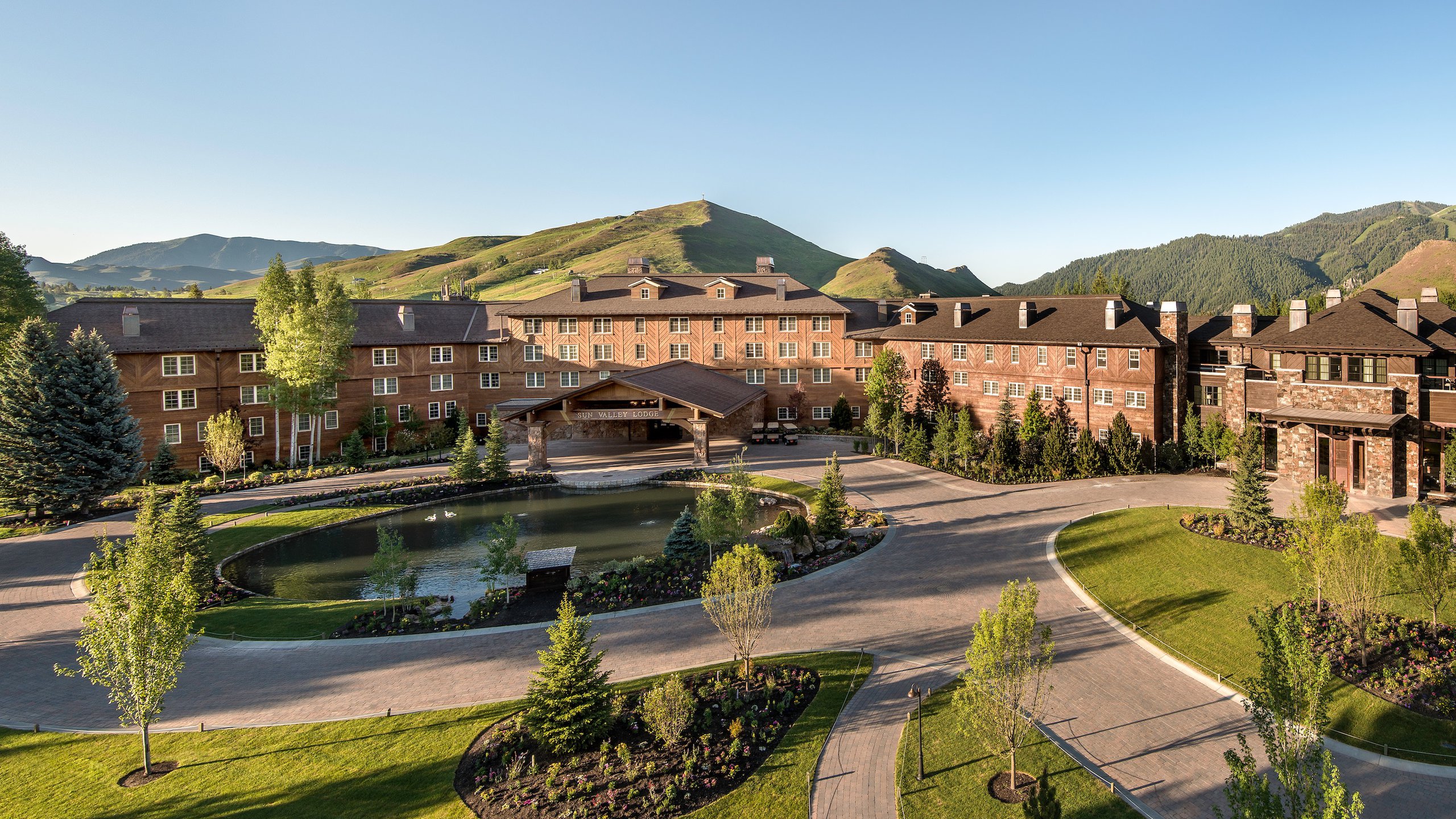 Sun Valley Ski Resort featuring a luxury hotel or resort, a fountain and heritage architecture