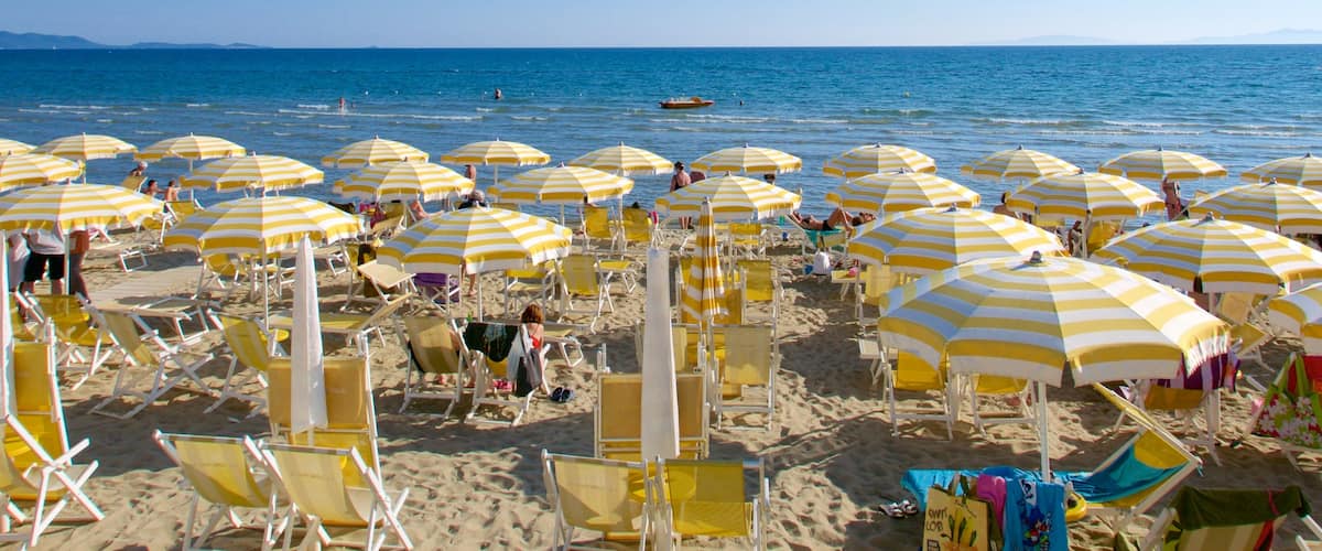 Follonica welches beinhaltet allgemeine Küstenansicht und Sandstrand