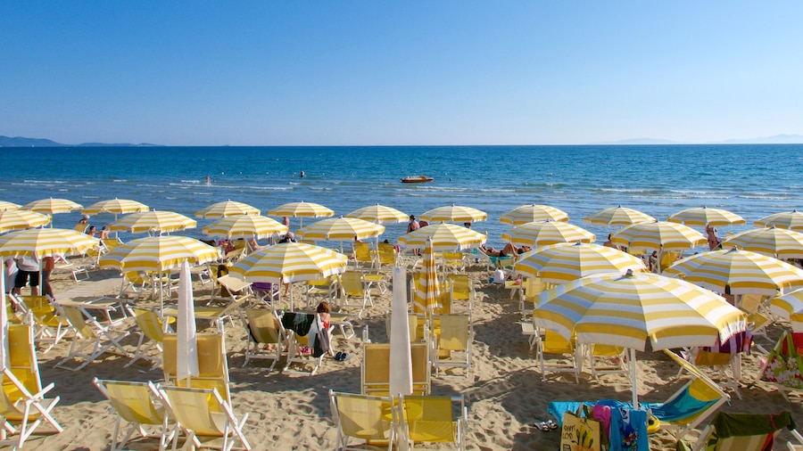 Follonica bevat een strand en algemene kustgezichten