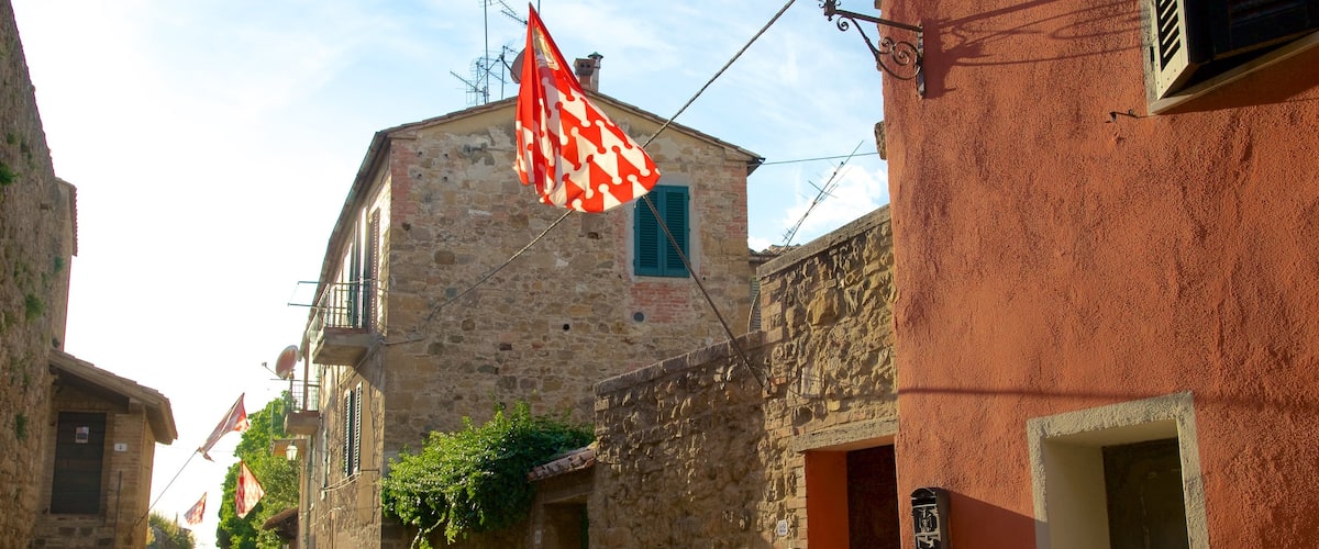San Quirico d\'Orcia ofreciendo patrimonio de arquitectura