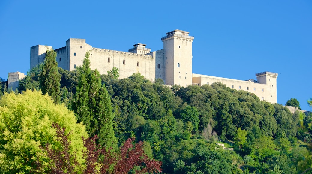 Spoleto que incluye castillo o palacio