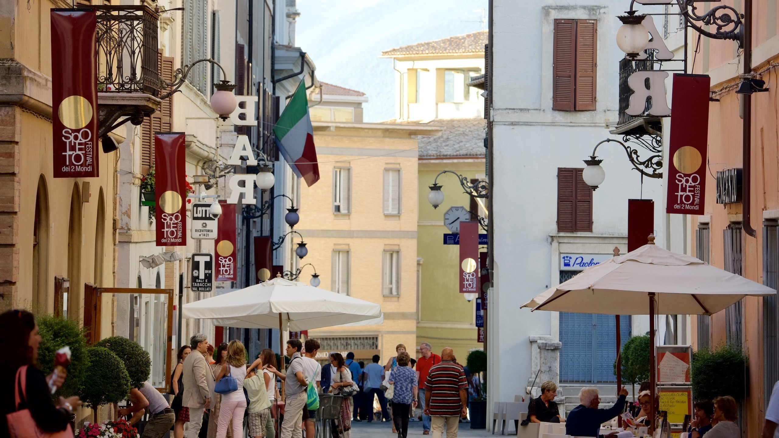 Spoleto showing street scenes as well as a small group of people