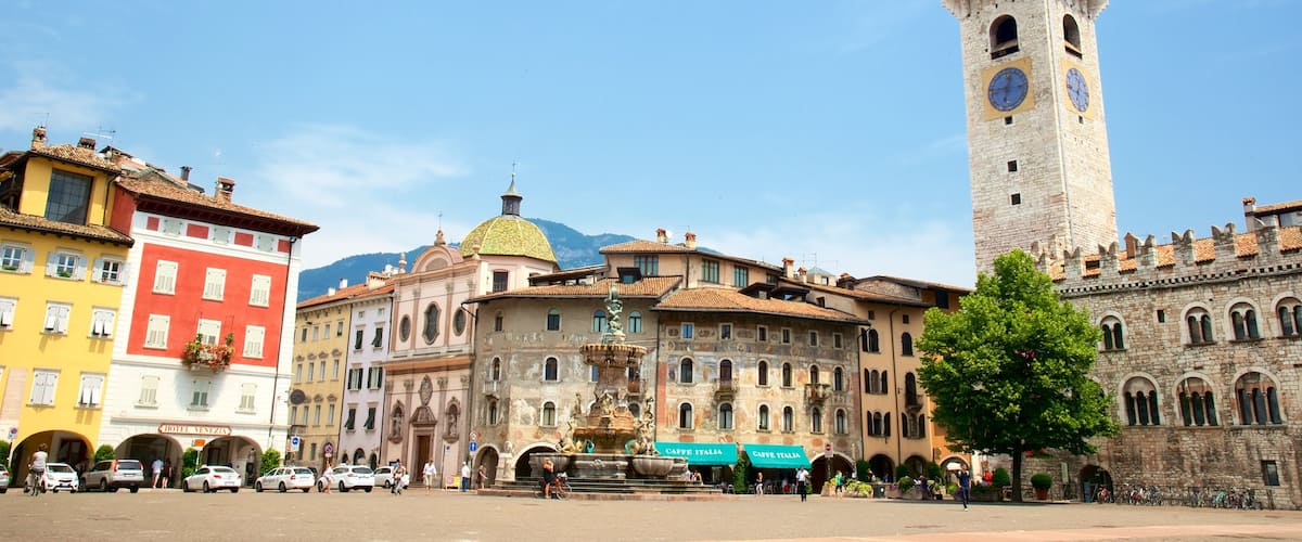 Trento mostrando uma cidade, arquitetura de patrimônio e uma praça ou plaza