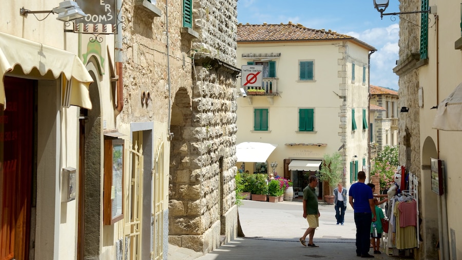Radda in Chianti which includes heritage architecture