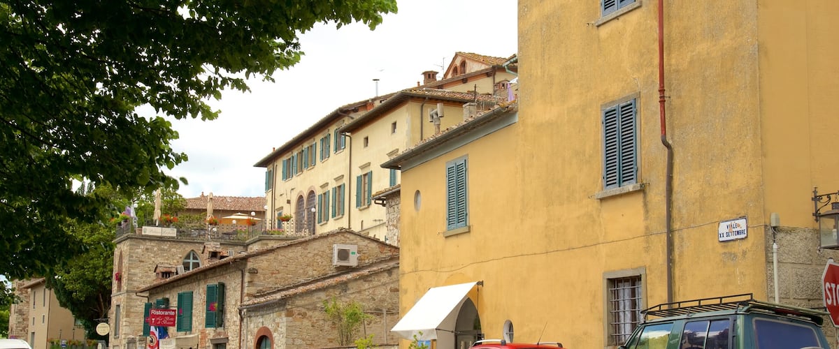Radda in Chianti mostrando escenas urbanas, una pequeña ciudad o pueblo y patrimonio de arquitectura