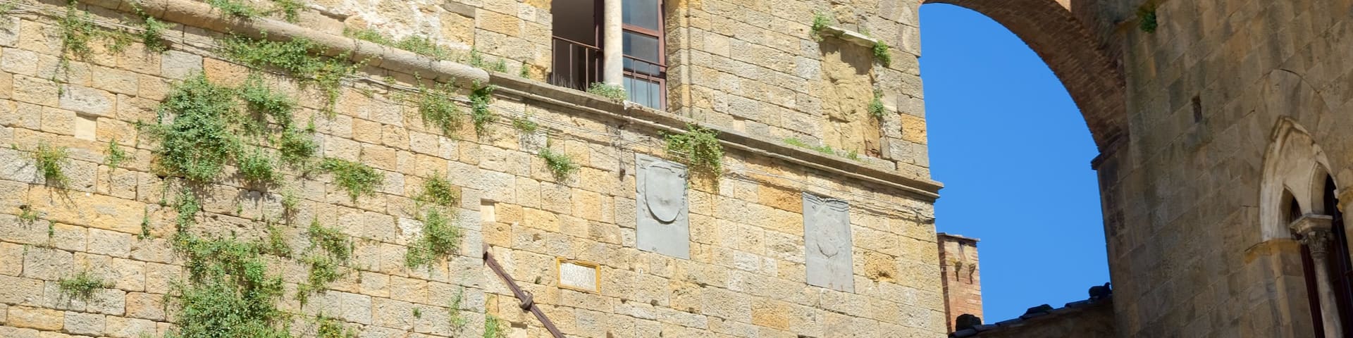 Piazza dei Priori mostrando elementos del patrimonio