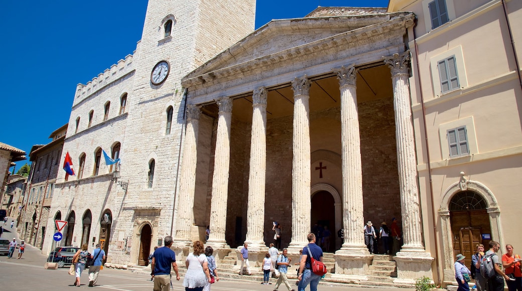 Museo e Foro Romano bevat historische architectuur, straten en een kerk of kathedraal