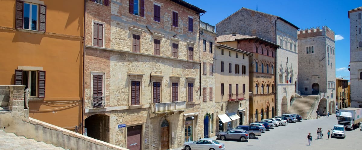 Todi which includes street scenes, heritage architecture and a city