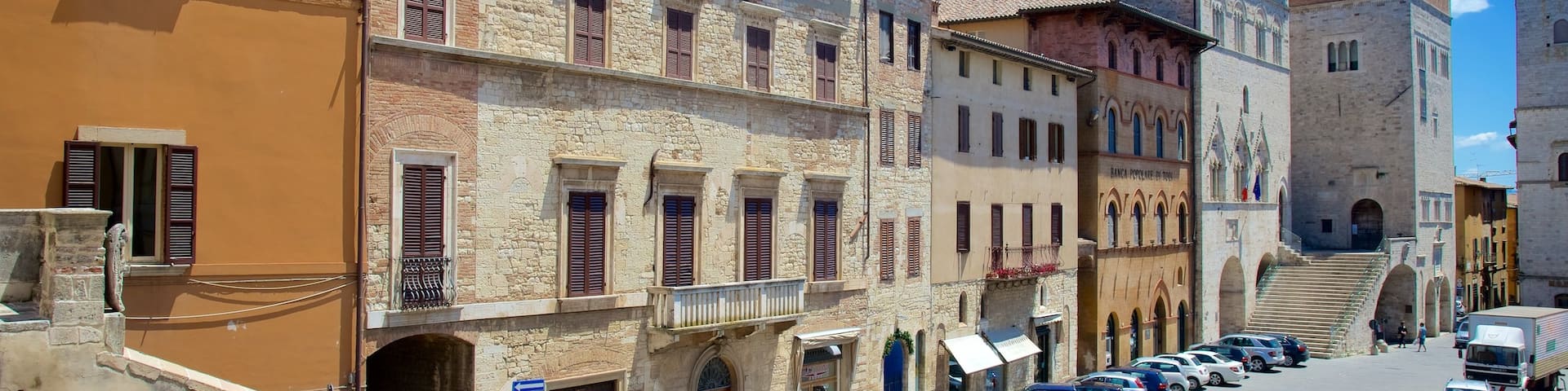 Todi which includes street scenes, heritage architecture and a city