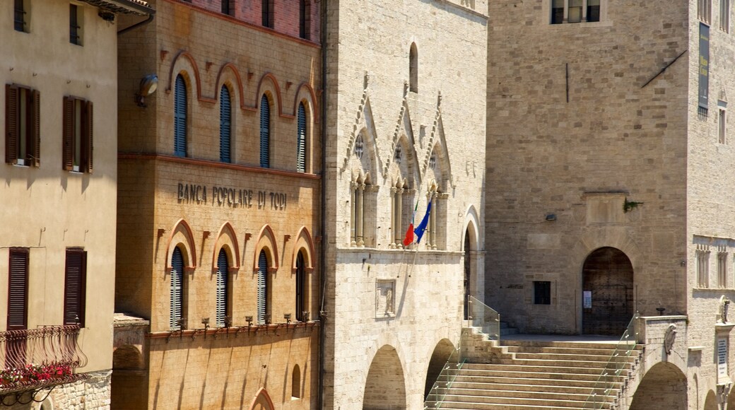 Todi som visar historisk arkitektur och en stad