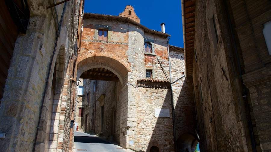 Porta Aurea featuring heritage architecture, street scenes and a small town or village