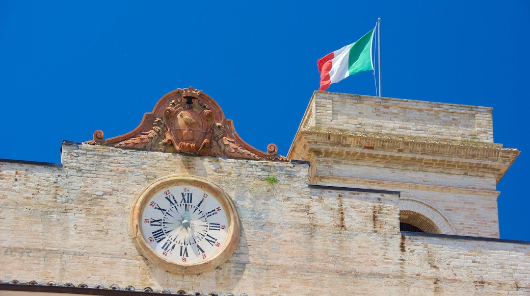 Montefalco mettant en vedette patrimoine architectural