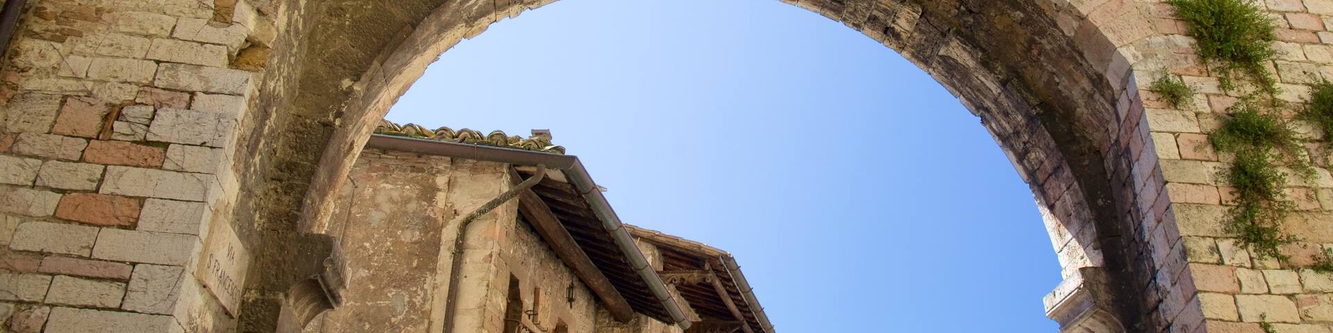 Via San Francesco showing heritage architecture