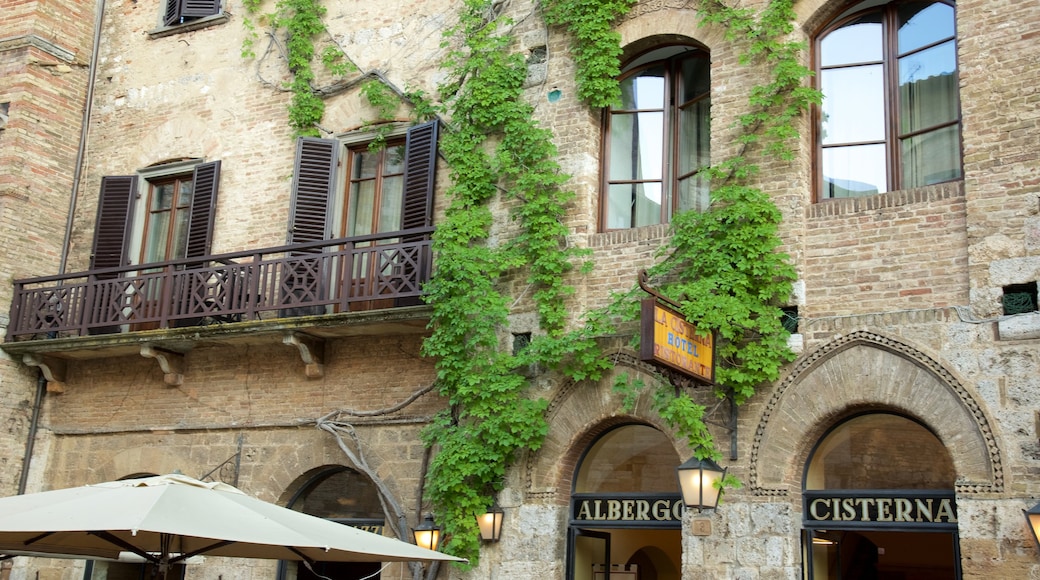 Piazza della Cisterna showing signage