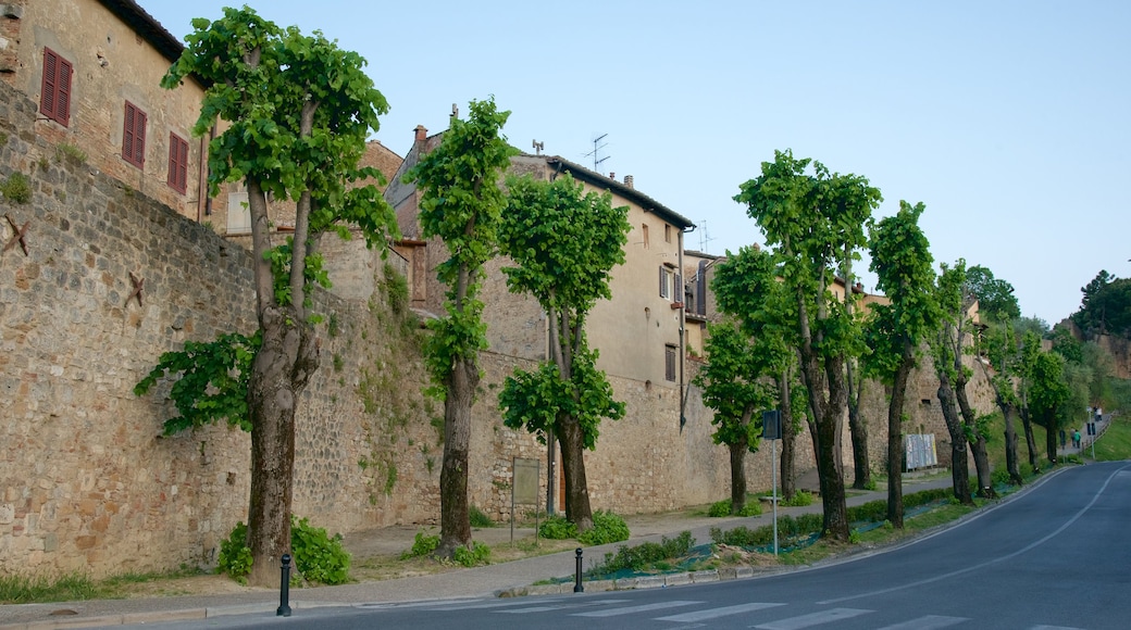 San Gimignano mostrando una pequeña ciudad o aldea