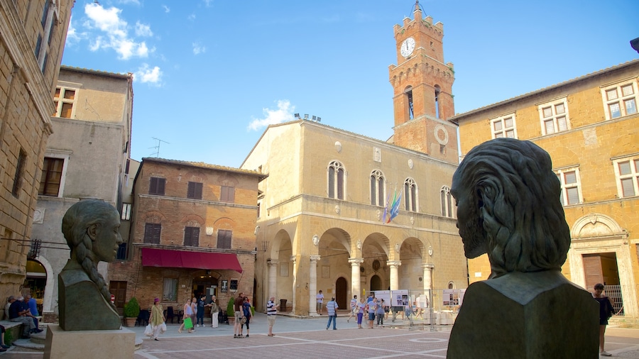 Pienza inclusief een klein stadje of dorpje, een plein en historische architectuur