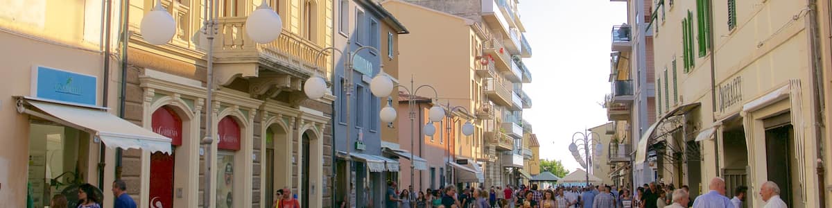 Follonica mit einem Straßenszenen, historische Architektur und Stadt