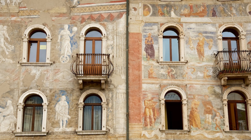 Trento showing heritage architecture