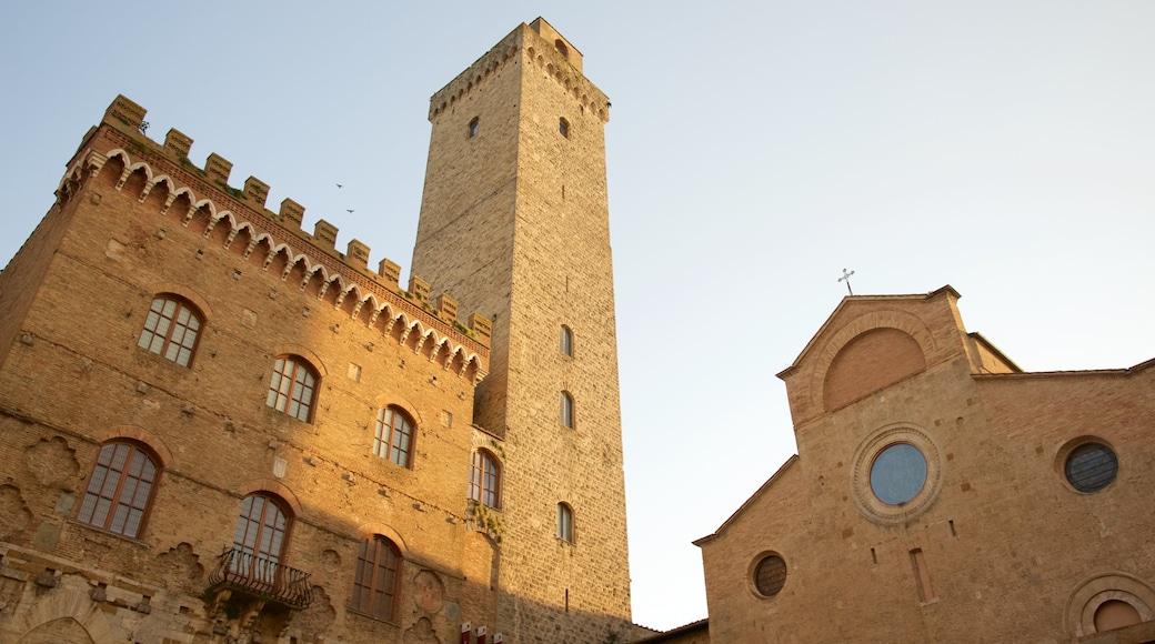 Piazza Duomo showing a church or cathedral and heritage architecture