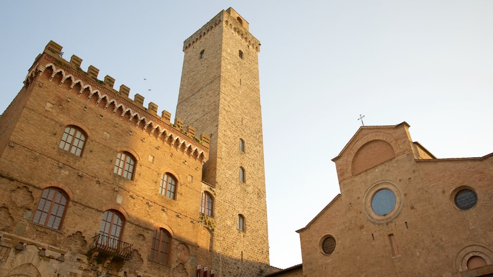 Piazza del Duomo qui includes église ou cathédrale et patrimoine architectural