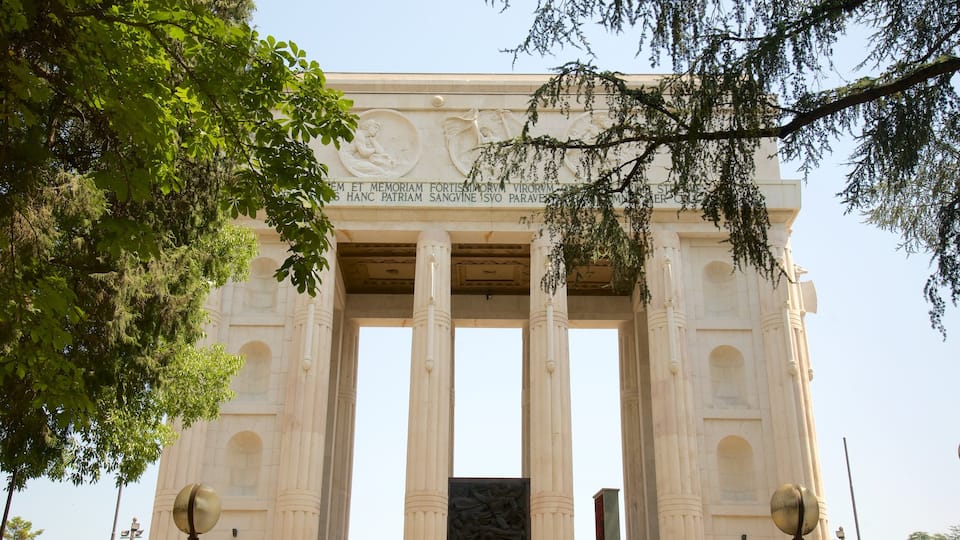 Victory Monument showing a monument