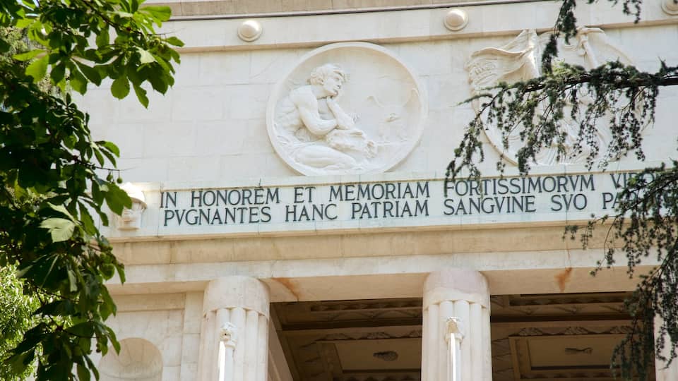 Victory Monument featuring signage and a monument