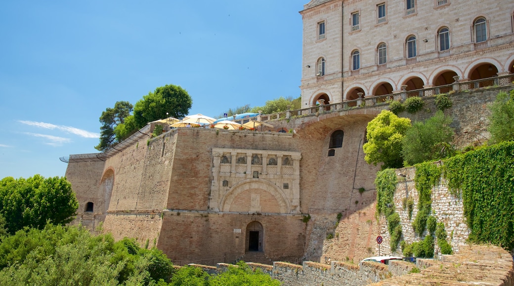 Rocca Paolina, Perugia, Italia ofreciendo arquitectura patrimonial