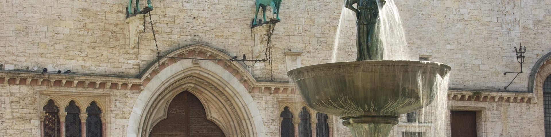 Fontana Maggiore featuring heritage architecture, a statue or sculpture and a fountain