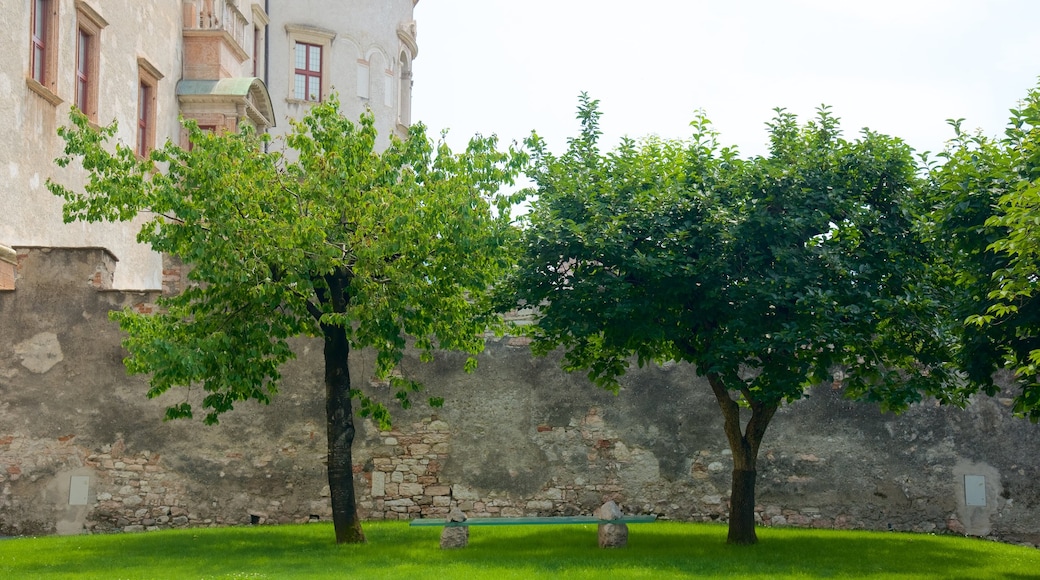 Castello del Buonconsiglio som viser hage