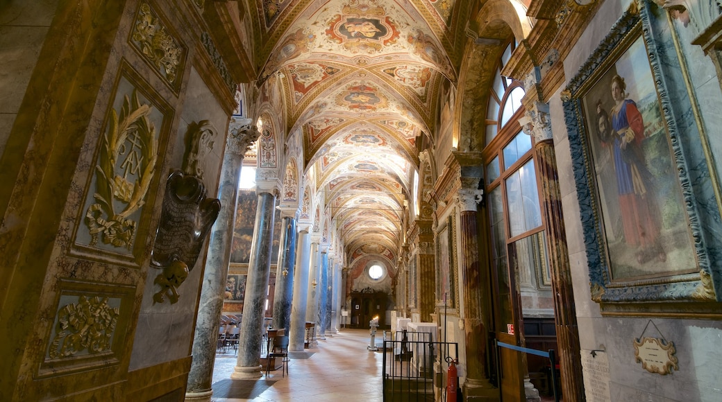 Basilica San Pietro mostrando vistas interiores, patrimonio de arquitectura y aspectos religiosos