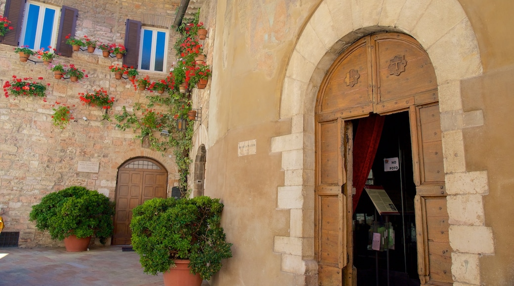 Oratorio del Peregrino que incluye una pequeña ciudad o pueblo y patrimonio de arquitectura