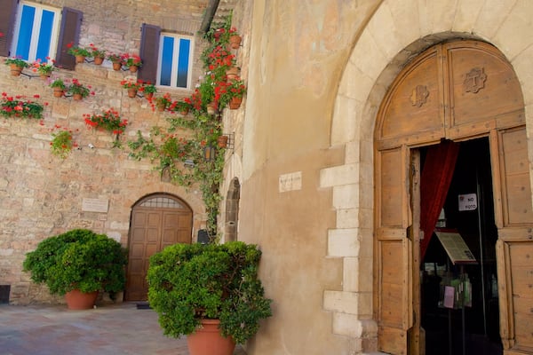 Oratorio dei Pellegrini montrant petite ville ou village et patrimoine architectural