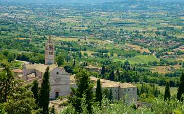 聖キアラ大聖堂 歴史的中心地区 エクスペディア 聖キアラ大聖堂 歴史的中心地区 エクスペディア