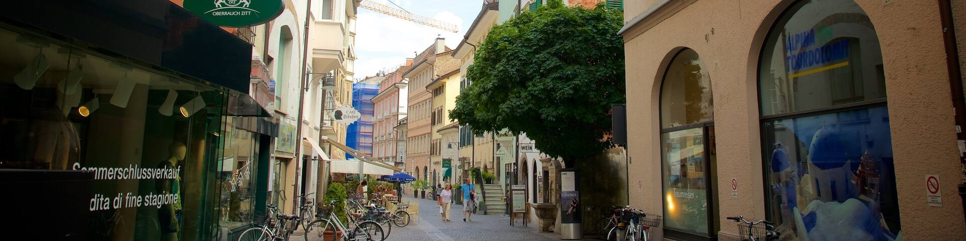 Bolzano qui includes scÚnes de rue et vélo