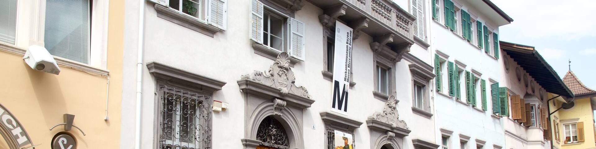 Bolzano showing heritage architecture