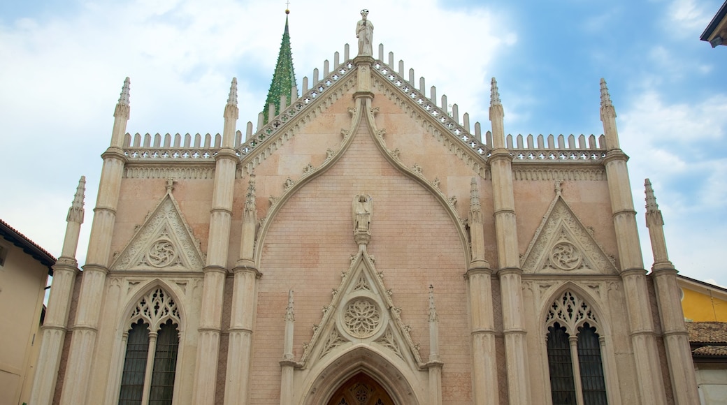 Trento showing a church or cathedral and heritage architecture