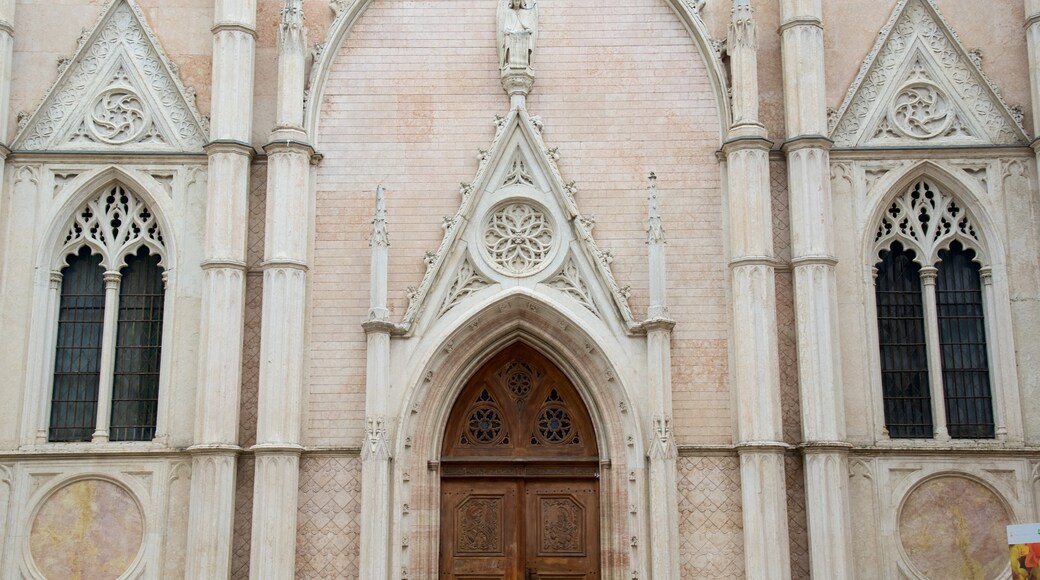 Trento showing heritage architecture and a church or cathedral