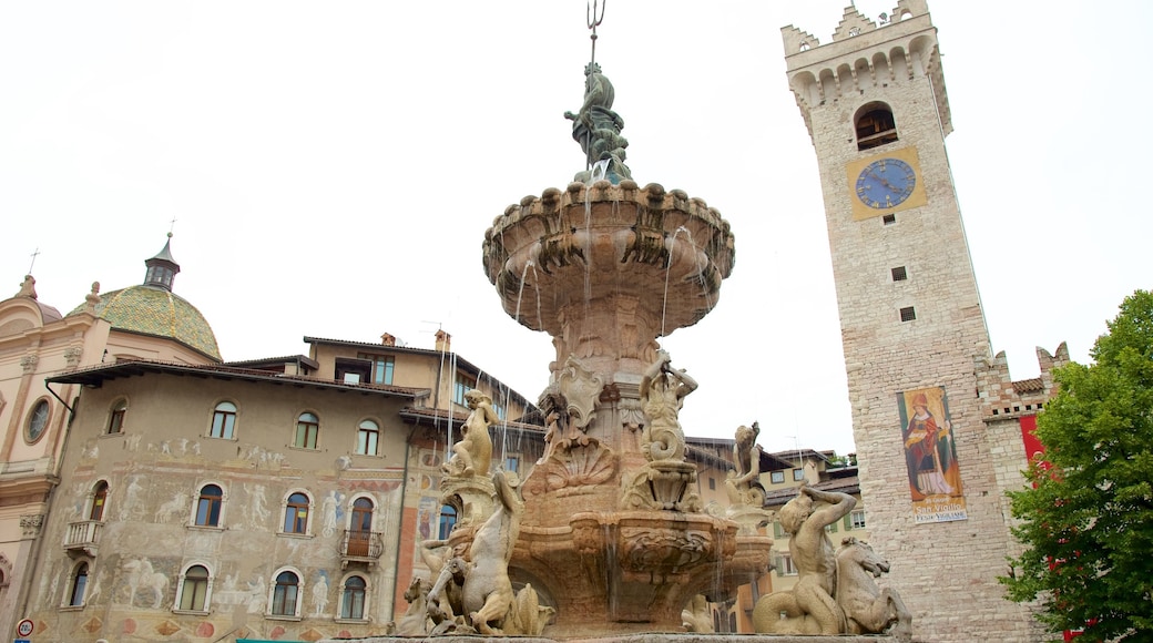 Trento caratteristiche di architettura d\'epoca, statua o scultura e fontana