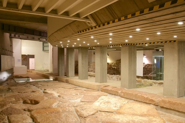 Trente mettant en vedette vues intérieures et patrimoine historique