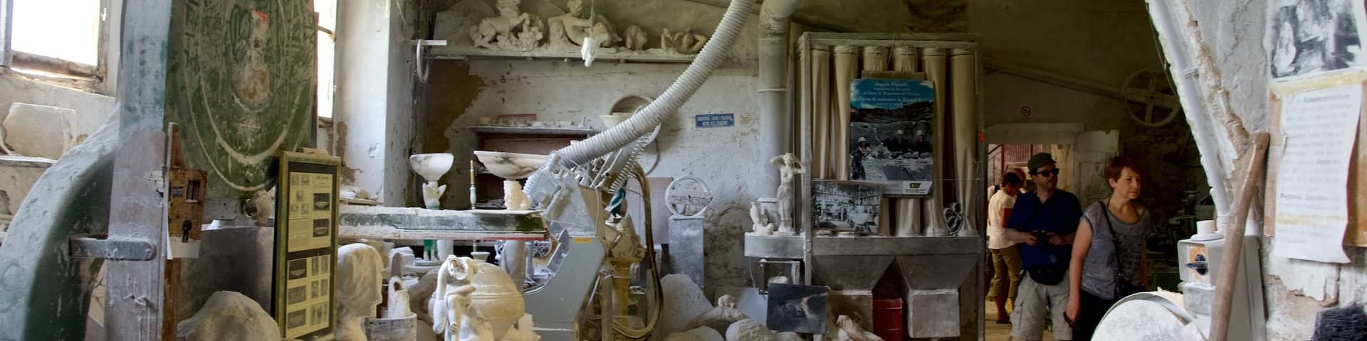 Volterra featuring heritage elements, interior views and heritage architecture