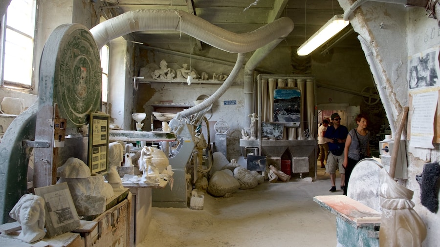 Volterra featuring interior views, heritage architecture and heritage elements