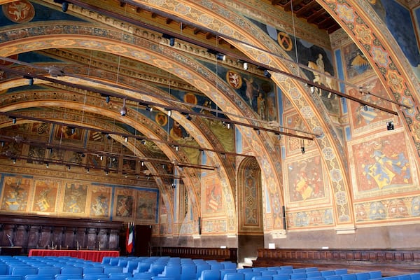 Perugia som inkluderar interiörer och historisk arkitektur