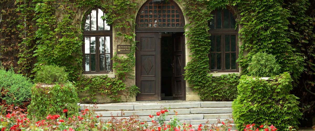 Belgrade Zoo which includes flowers and a house