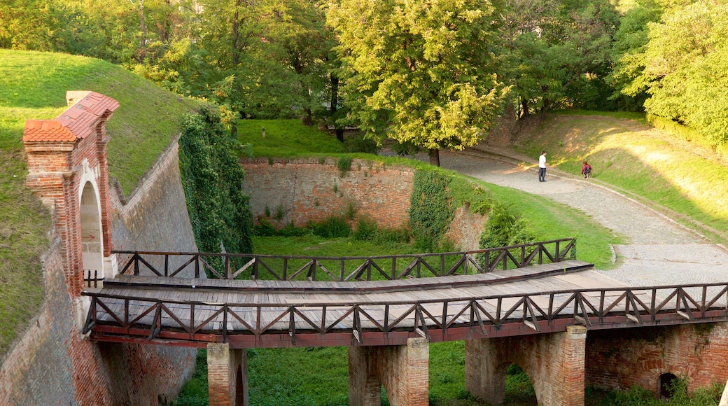 Fortaleza de Petrovaradin ofreciendo un puente