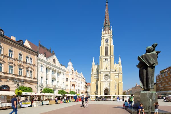 Church of the Virgin Mary welches beinhaltet Kirche oder Kathedrale, StraĂenszenen und Platz oder Plaza